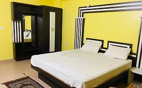 Hotel M J Residency Puri 2* India