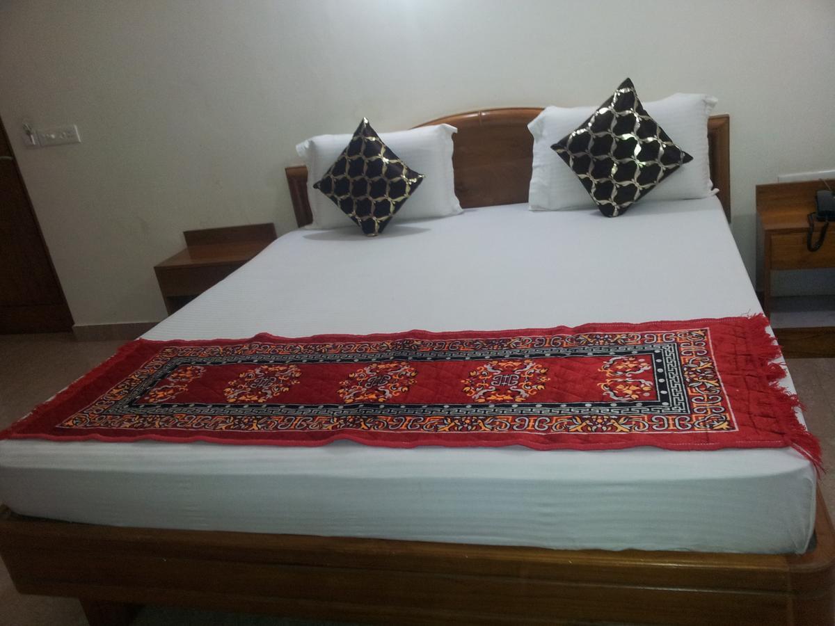 Hotel M J Residency Puri Exterior photo