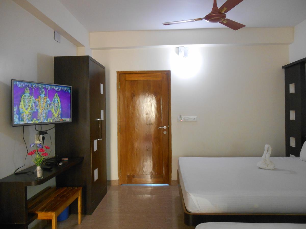 Hotel M J Residency Puri Exterior photo
