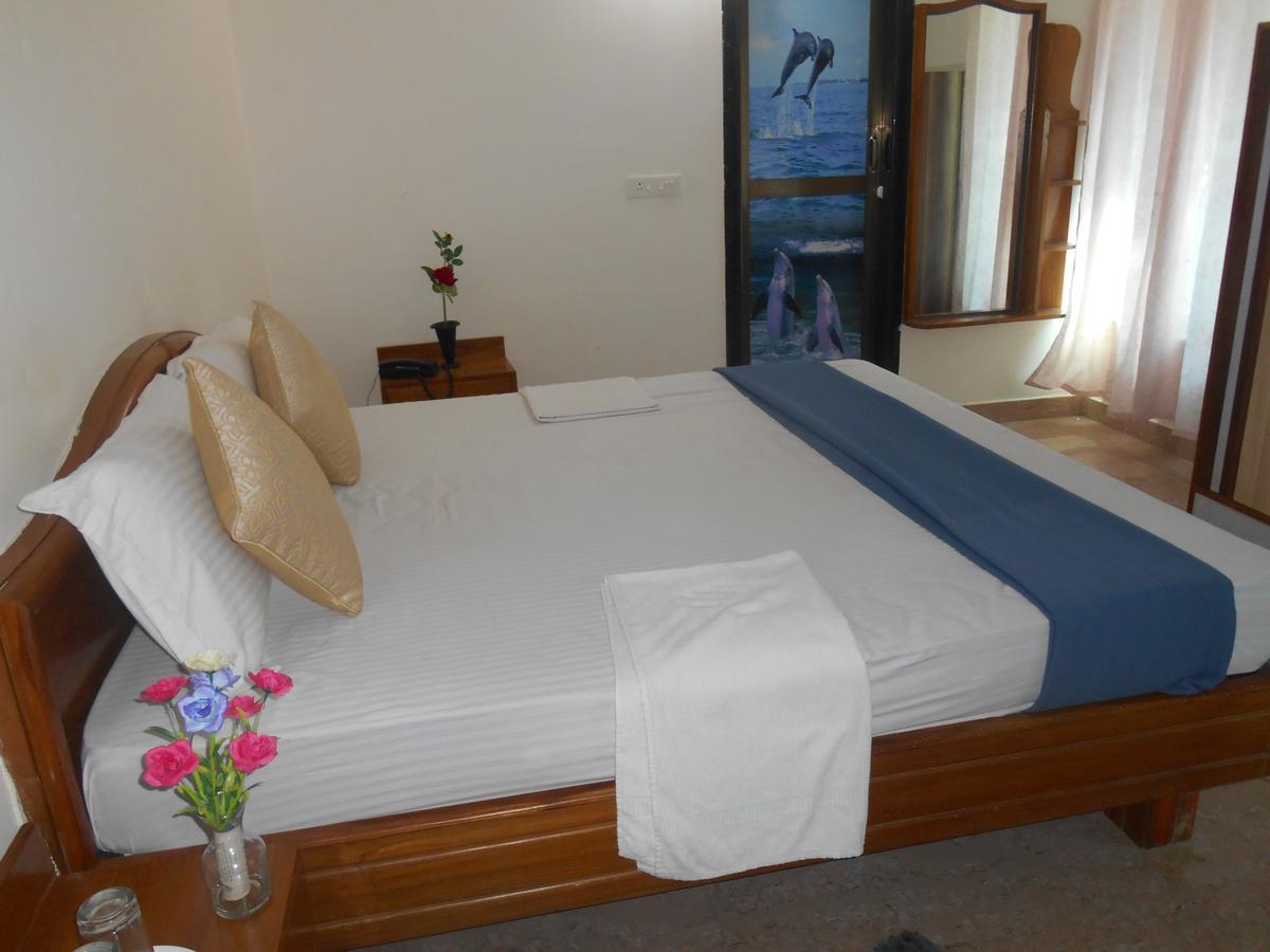 Hotel M J Residency Puri Exterior photo